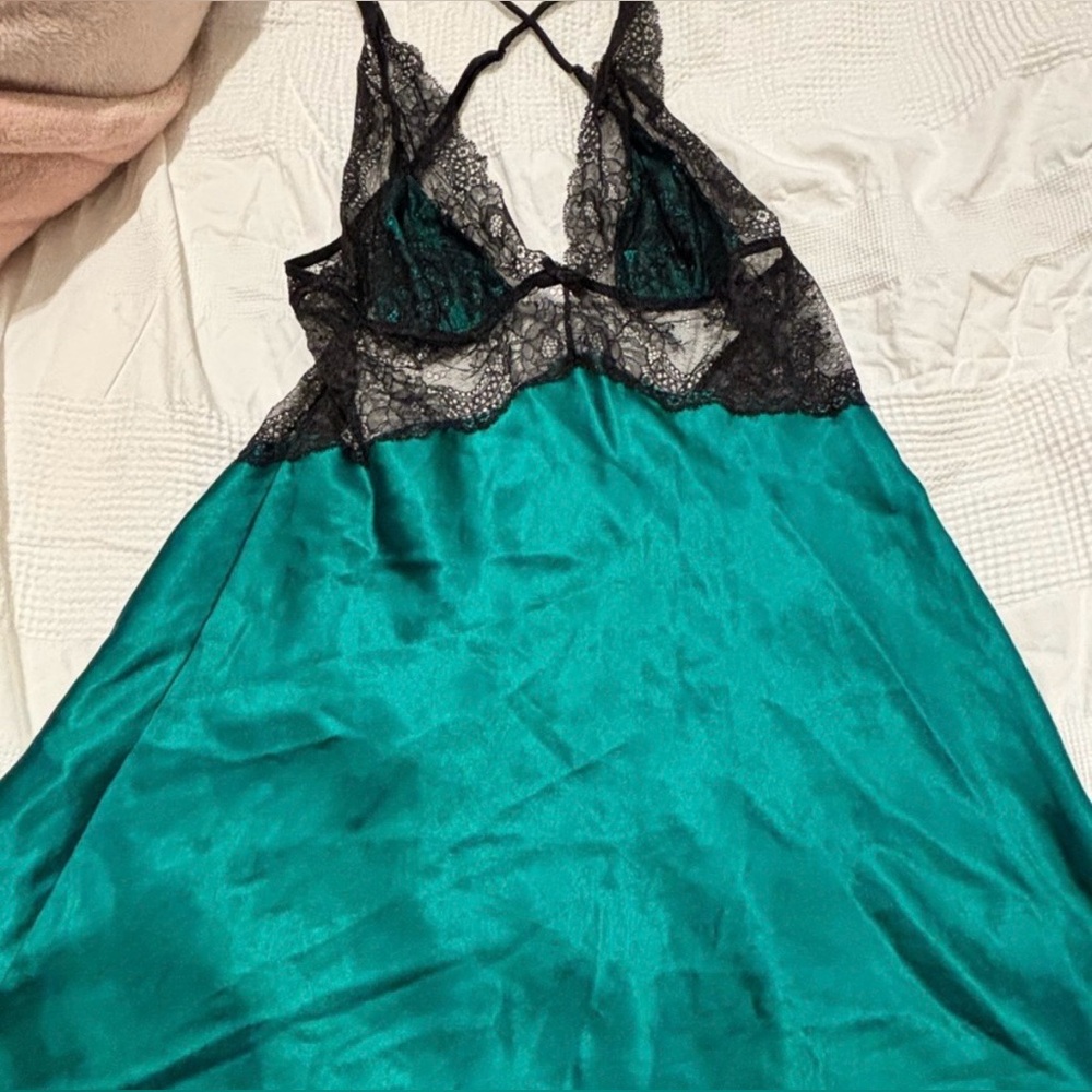 Victoria's Secret 💚Emerald Green Satin Chemise with Black Lace
